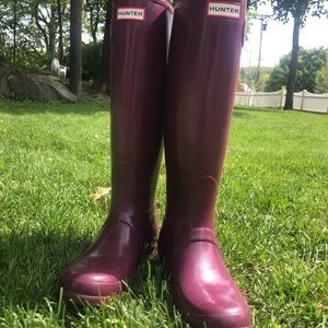 Hunter tall rain boots with adjustable side strap.